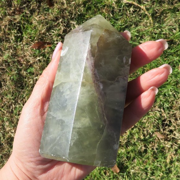 Fluorite Tower  1.68 lbs - Picture 9 of 10